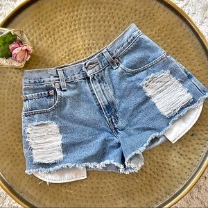 Levi’s Strauss 560 Distressed High Waist Short